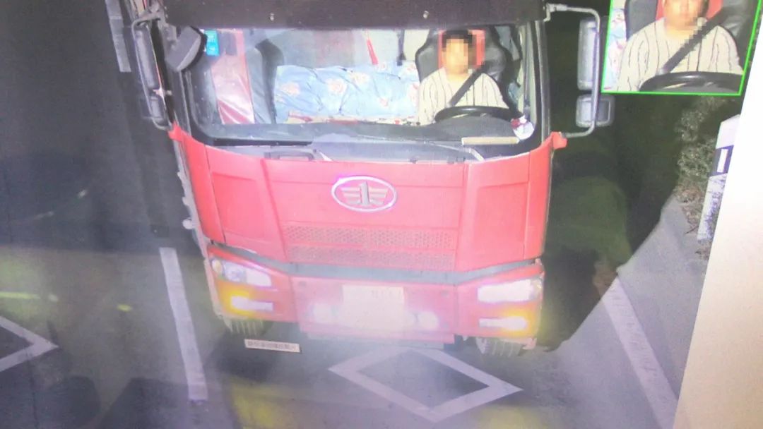 车牌照灯闪烁交警会处罚吗,车牌安装led灯条违章吗