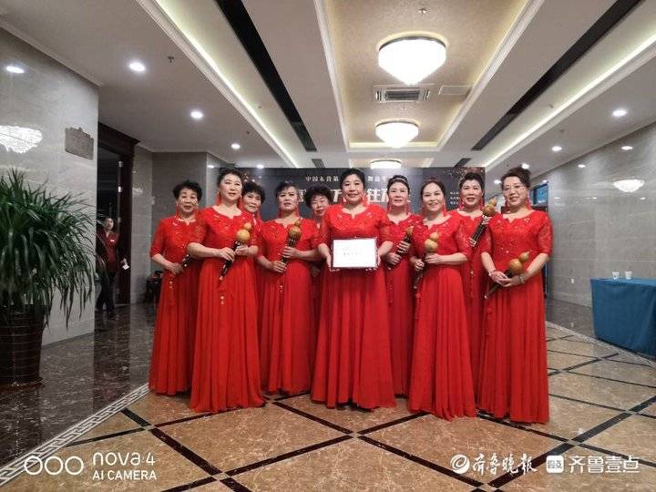 百合居委会芦花葫芦丝队队长李文菊：吹出别样夕阳红