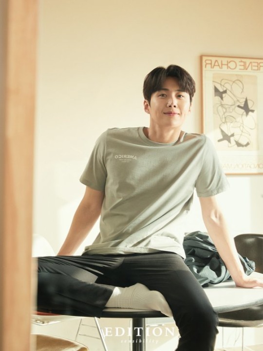 韩国男明星金宣虎穿搭,韩国男明星金宣虎红毯