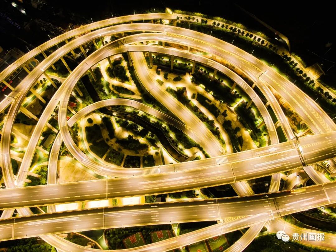 华灯初上的下一句是,华灯初上里面的纯音乐