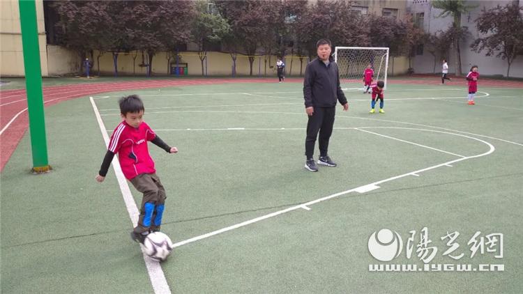长安镇小学生足球比赛,小学首届校园足球联赛简讯