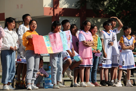 迤车中学这次篮球赛，动作姿势都OK，萌萌达