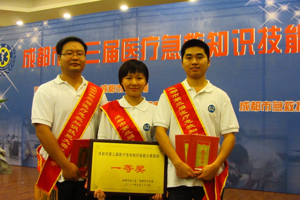 寻找“宝藏”男护士④|他是“超级奶爸”，也是四川省首个男护士组织发起人