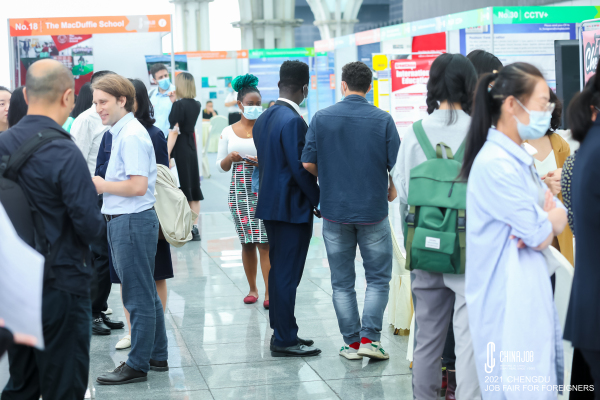 2024成都特大型人才招聘会,有300名求职者参加高端人才招聘会