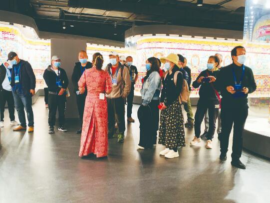 世界上最震撼的唐卡,吉尼斯世界纪录最长唐卡位于哪里