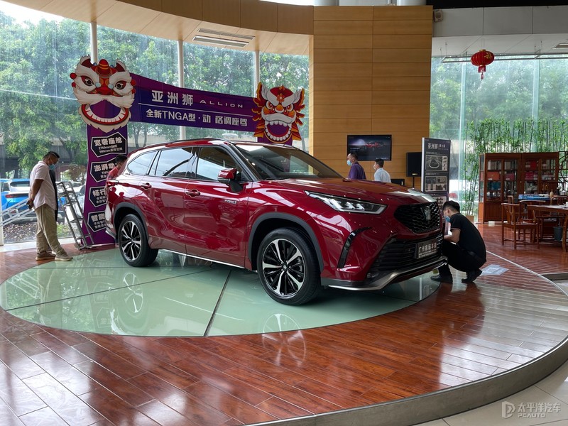 新款起亚嘉华实车曝光,2022丰田皇冠陆放豪华版图片