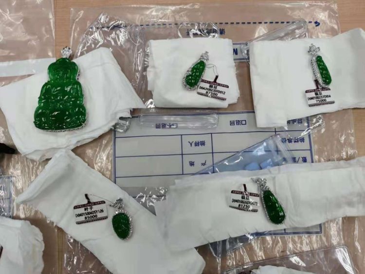 腰缠违禁药物玉器奢侈品,深圳海关近期频频查获货车司机“人肉”带货