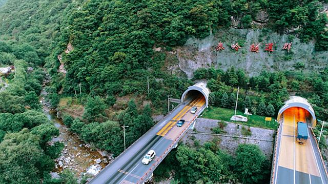 高速交警辅警的一天,高速交警上班的一天