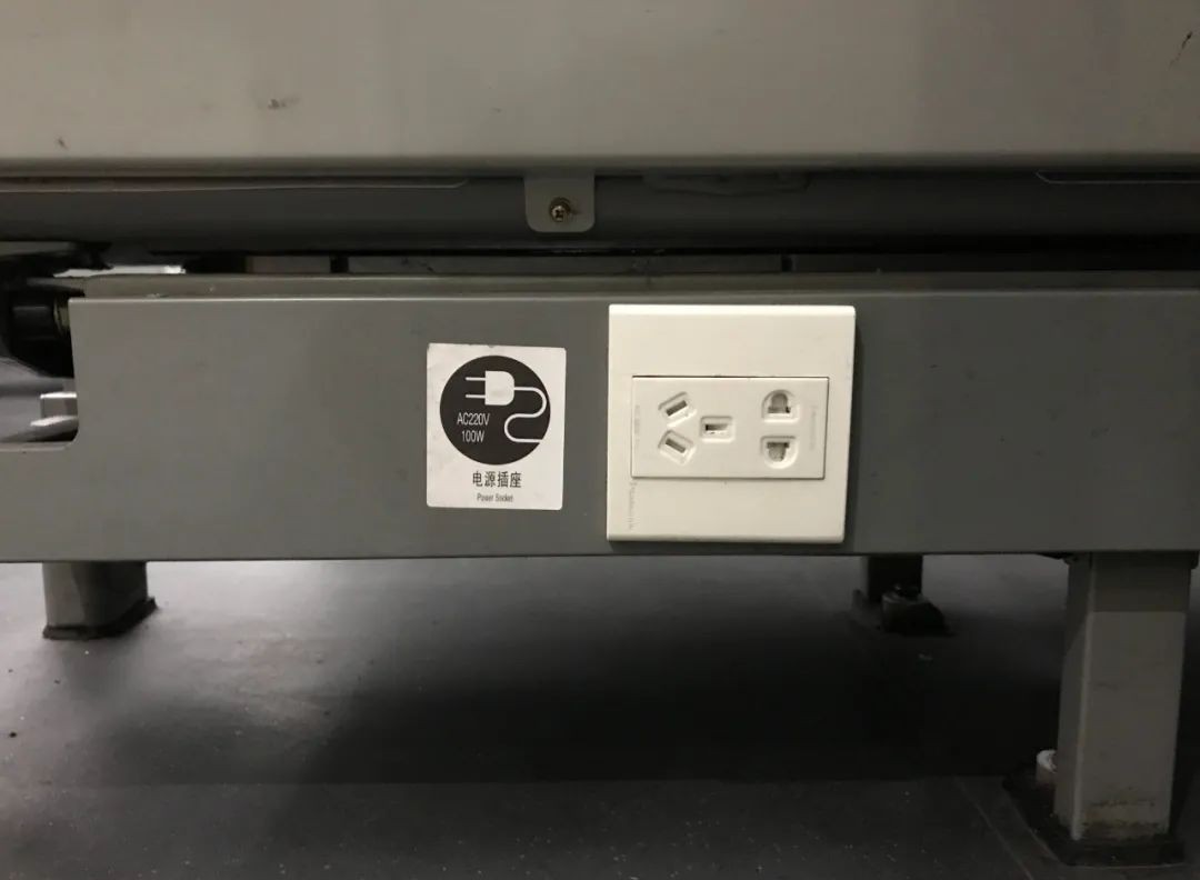 坐火车上手机没电了怎么办,坐火车过程中手机没电咋办