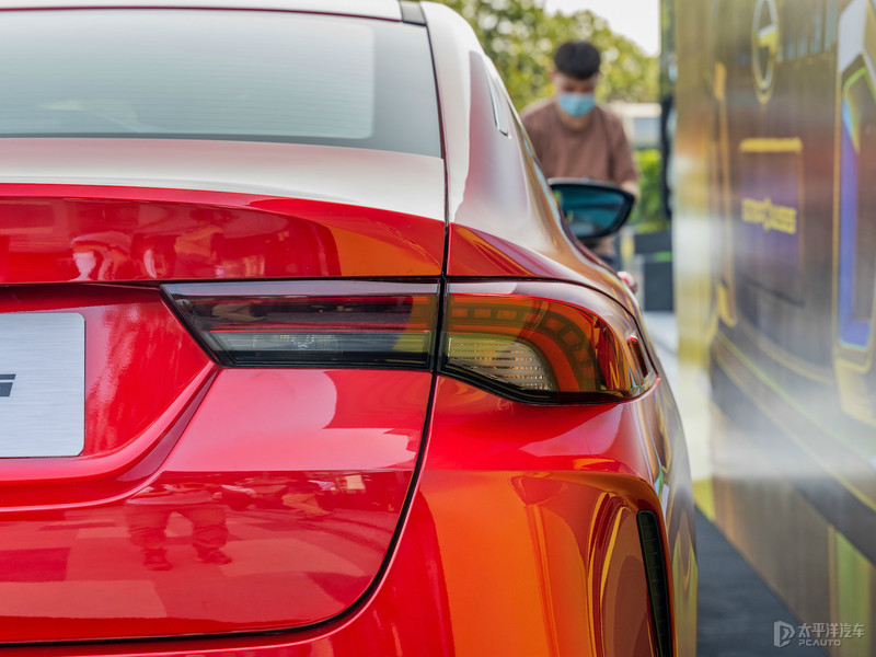 新款起亚嘉华实车曝光,2022丰田皇冠陆放豪华版图片