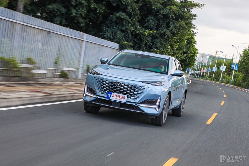 长安uni-k和长安cs75plus哪个好,长安uni-k车怎么样值得买吗