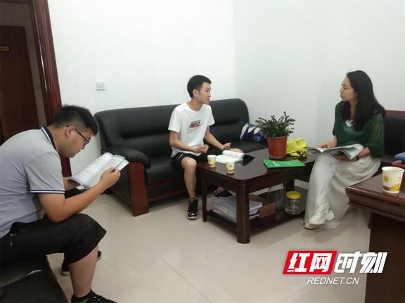 成都大农公司到湘西州对接投资项目选址工作