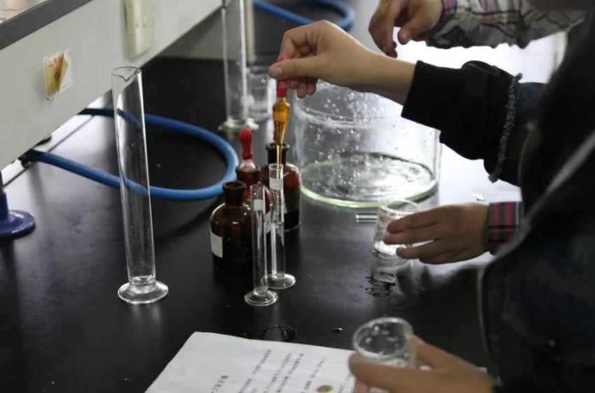 郑州恢复处罚电动车载人,央视报道郑州交警