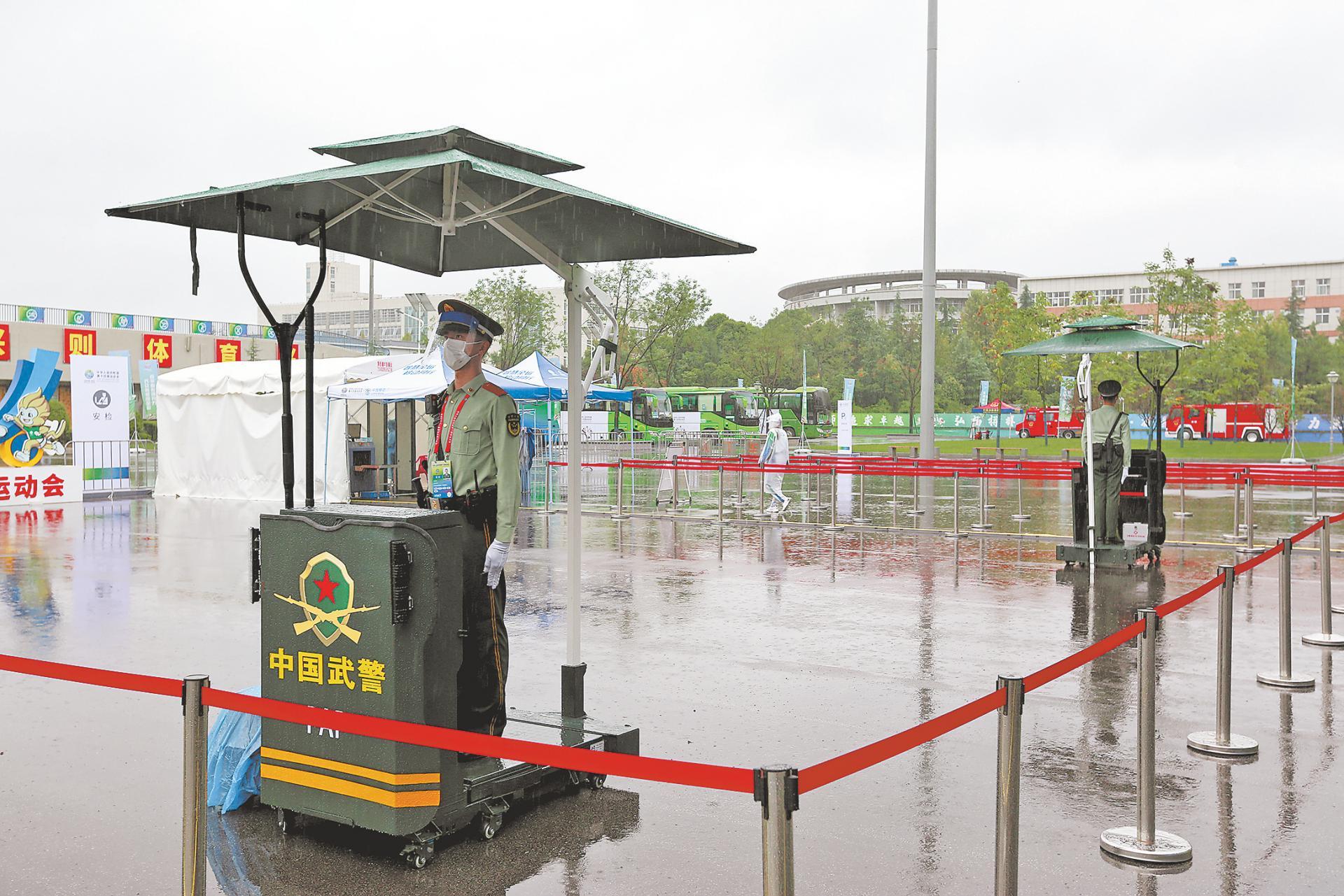 致敬!赛场内外的“小角色”——十四运会篮球女子五人制U19组比赛赛事服务者群像素描