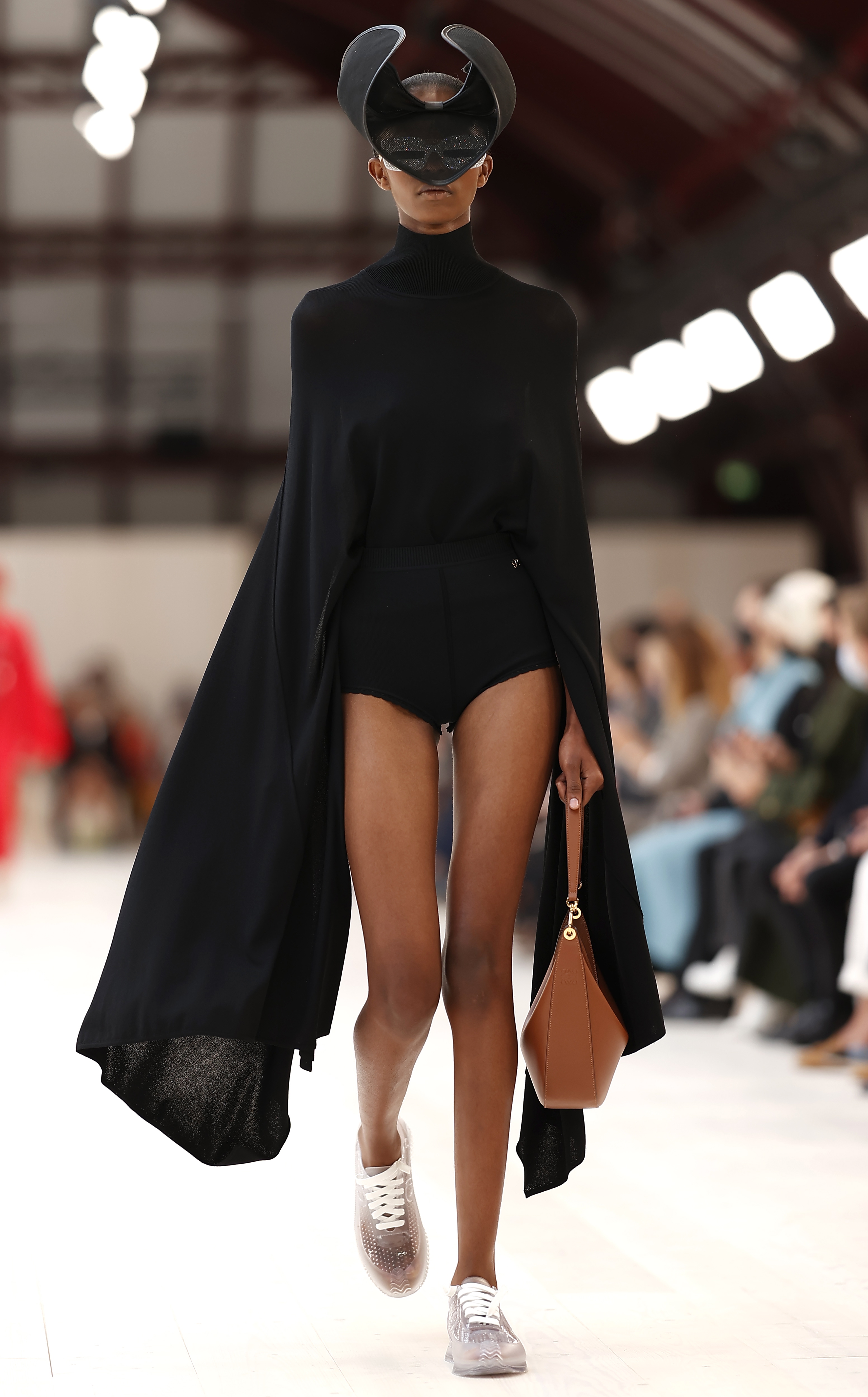 巴黎时装周罗意威场地,吴磊罗意威巴黎看秀