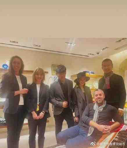 周杰伦晒昆凌照片,周杰伦晒合照大赞昆凌演技