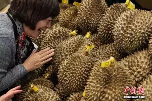 女子机场安检被查,机场被海关移交缉私