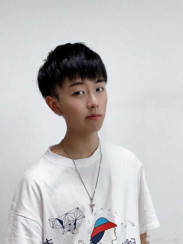 难言对战小抠脚的视频,难言和小抠脚蒙眼单挑