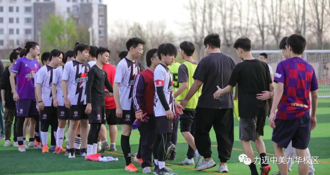 绿茵梦想骄阳下的热血足球赛上演,青春飞扬激情篮球赛