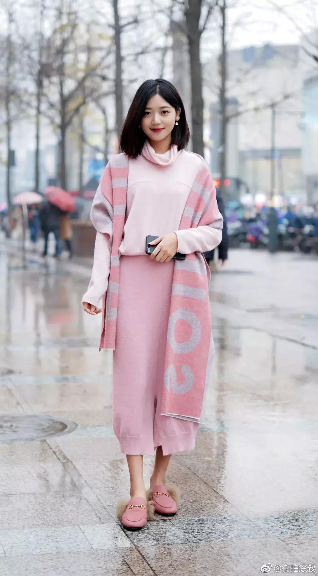 气质冬款裙子穿搭高级感,少女感十足的温柔风穿搭绿色毛衣