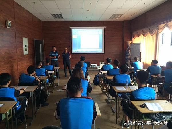 中国足球教练员证书怎么考最好的,足球教练证普通人可以考吗