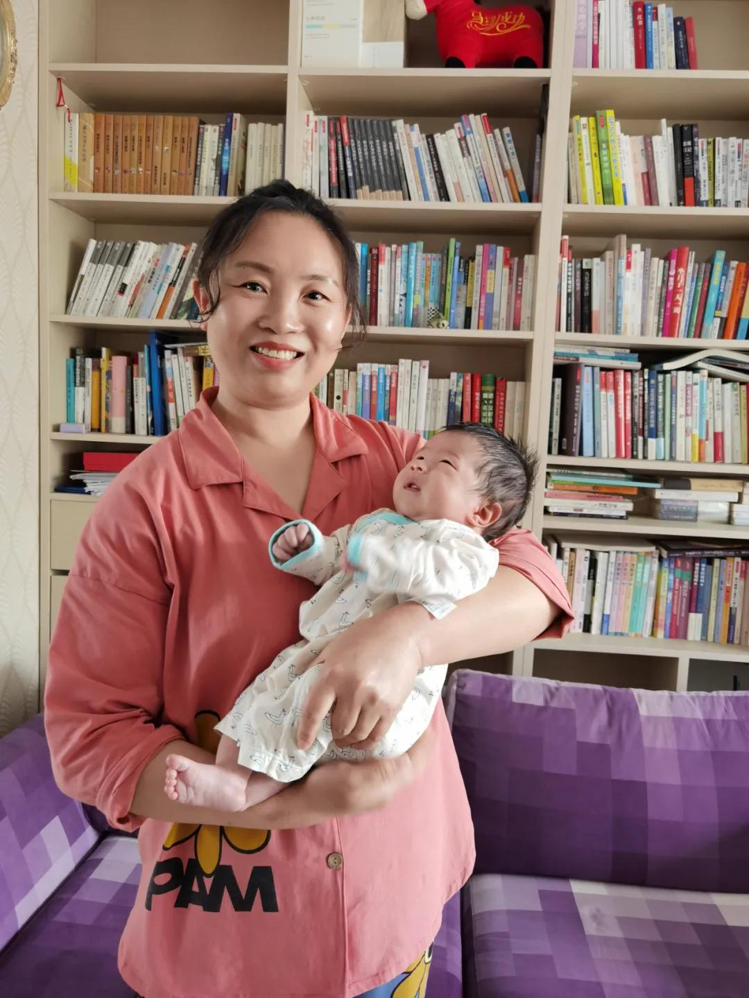 外孙百天照片,小外孙过百天