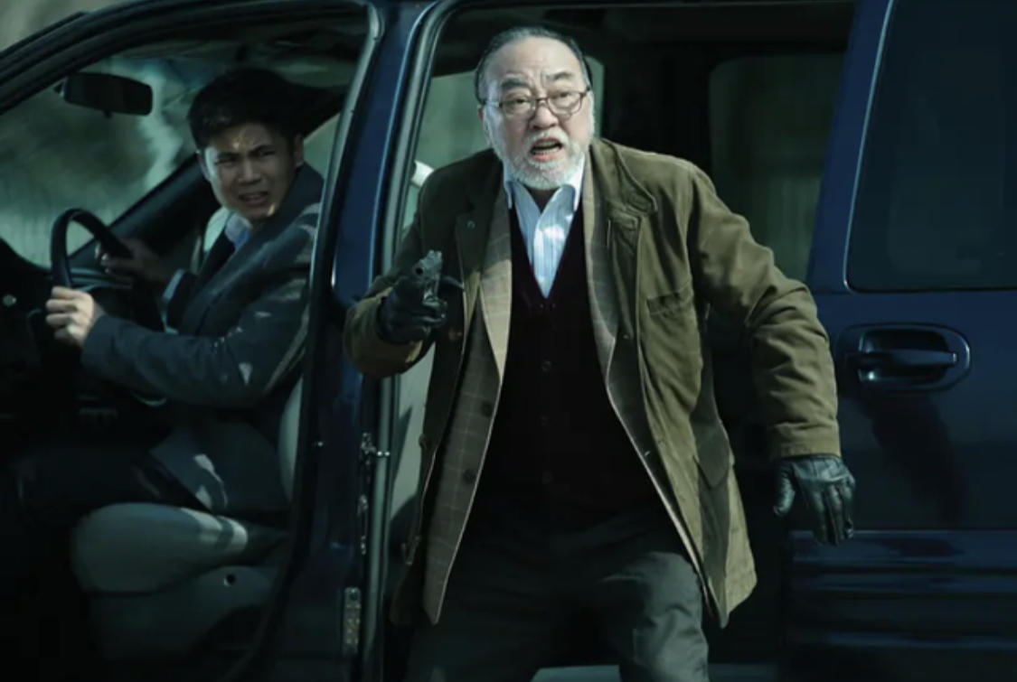 周润发与卢海鹏颁奖,卢海鹏与周润发