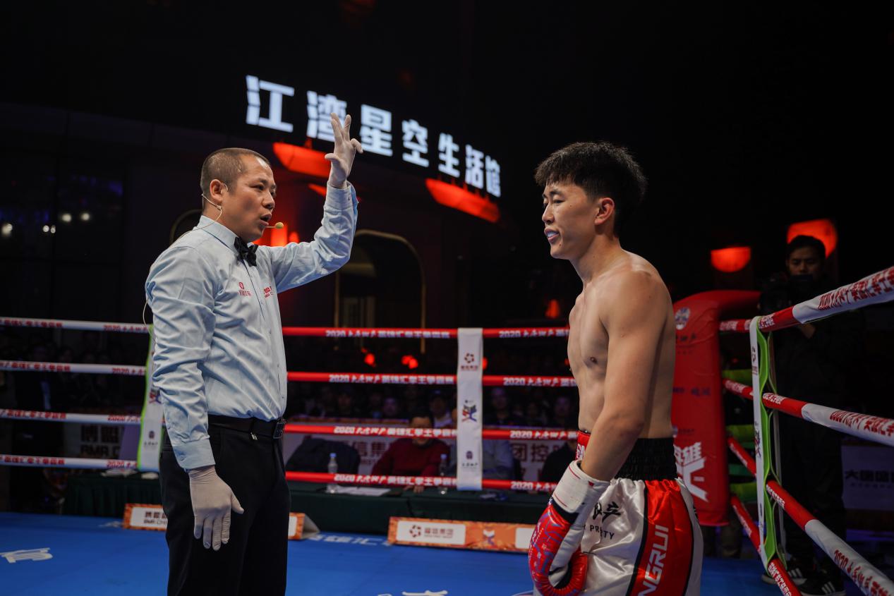 KO之夜！英雄汇拳王赛南宁站火爆落幕，本土新星李第成夺冠