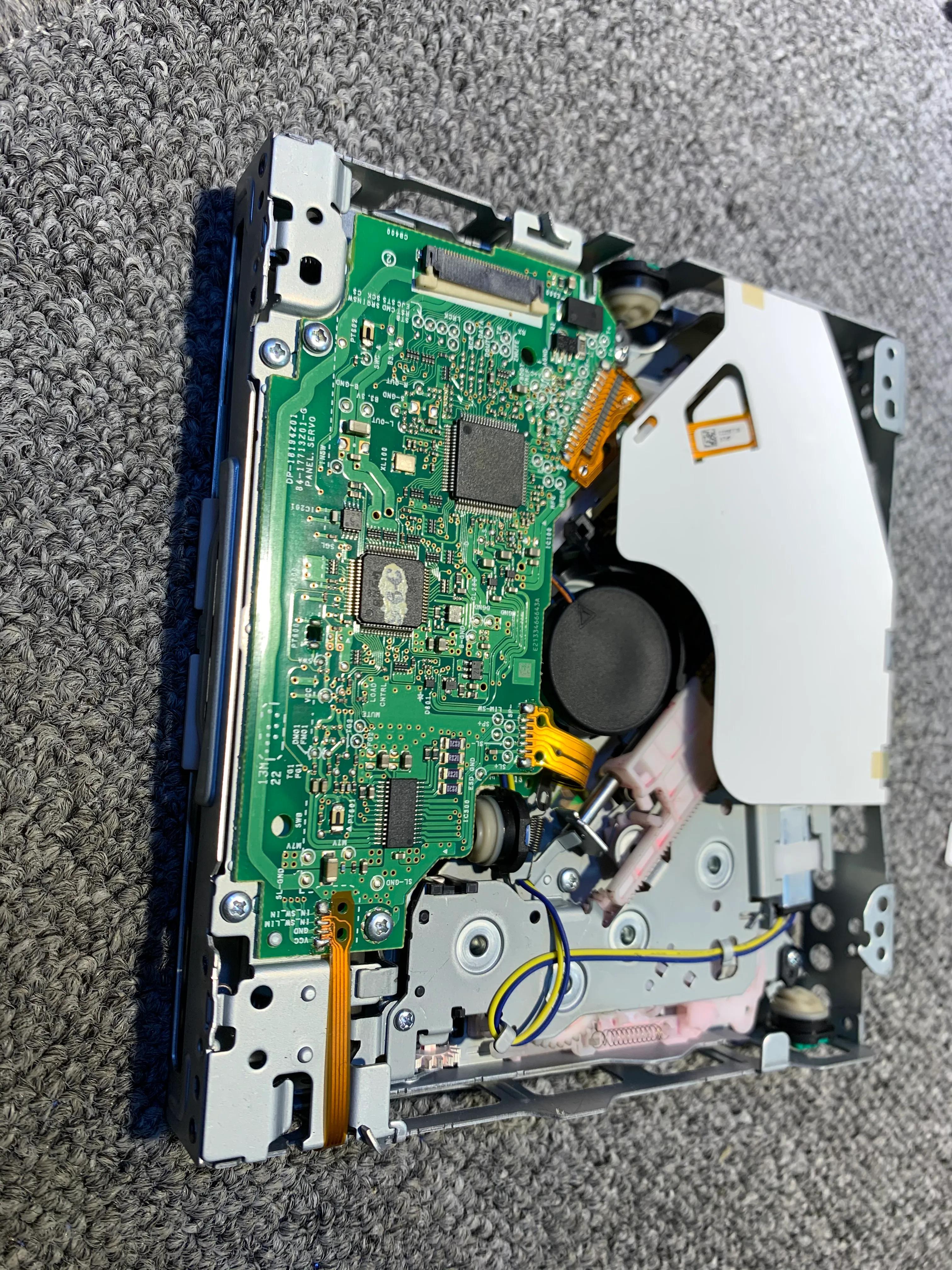 宝马mini发动机拆解,拆机阿尔派导航一体机