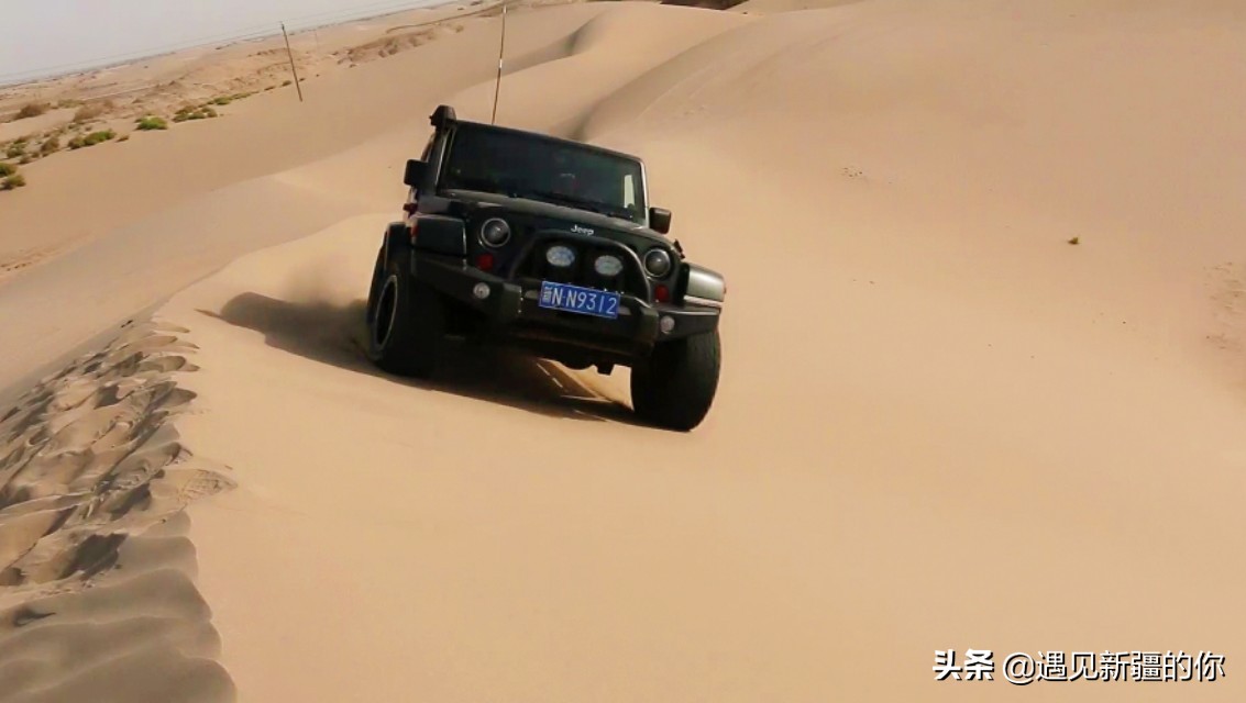 塔克拉玛干沙漠篝火晚会,六轮越野车穿越无人区