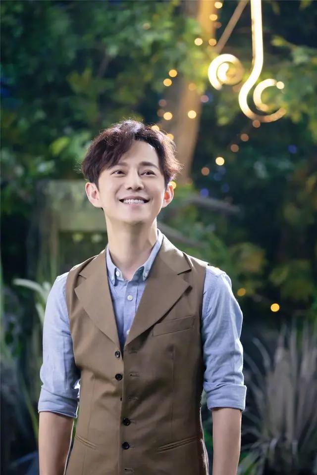 何炅高情商介绍郭麒麟片段,娱乐圈明星的高情商