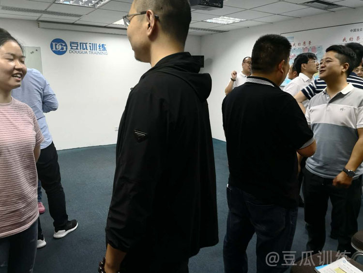 不敢上台发言很紧张怎么办,如何克服上台发言紧张心理