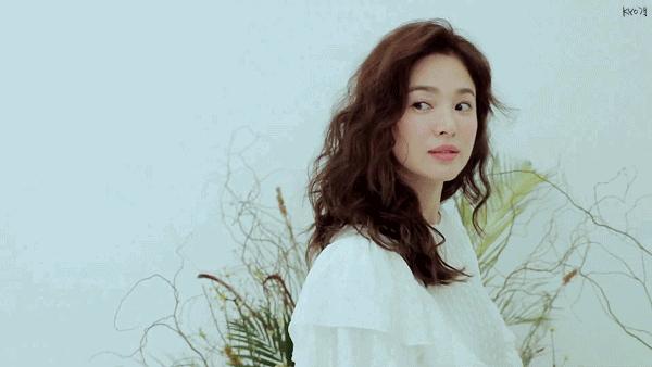 宋慧乔短发上热搜了,2020最火宋慧乔海藻卷