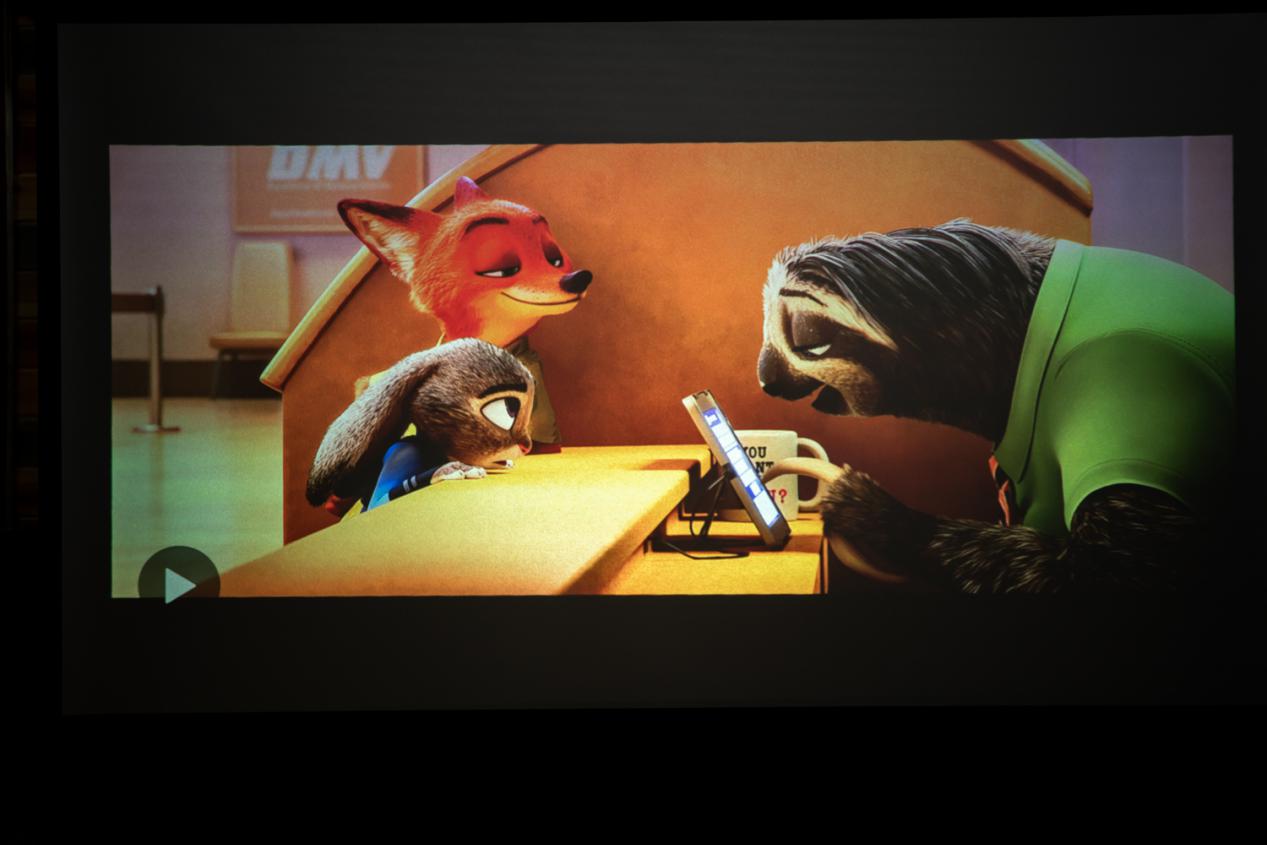 智能投影幕布,微投影坚果