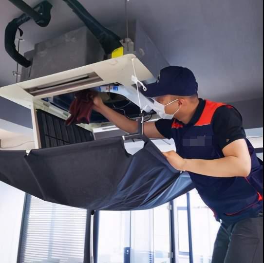 安徽小伙，没钱没人脉，在合肥做清洗，如今买车买房