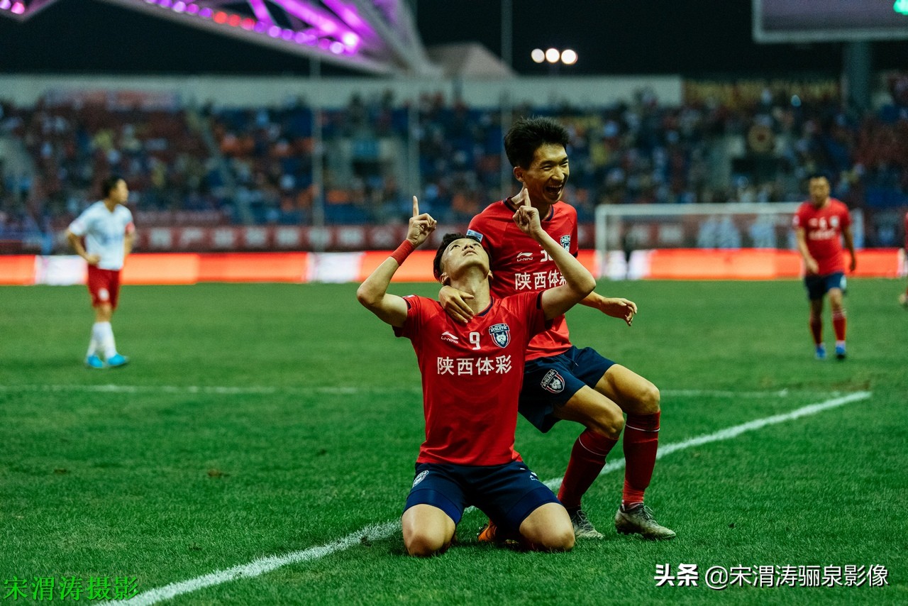 他有意识，脚下的控球和突破技术，任意球出色，左脚打门力量奇大