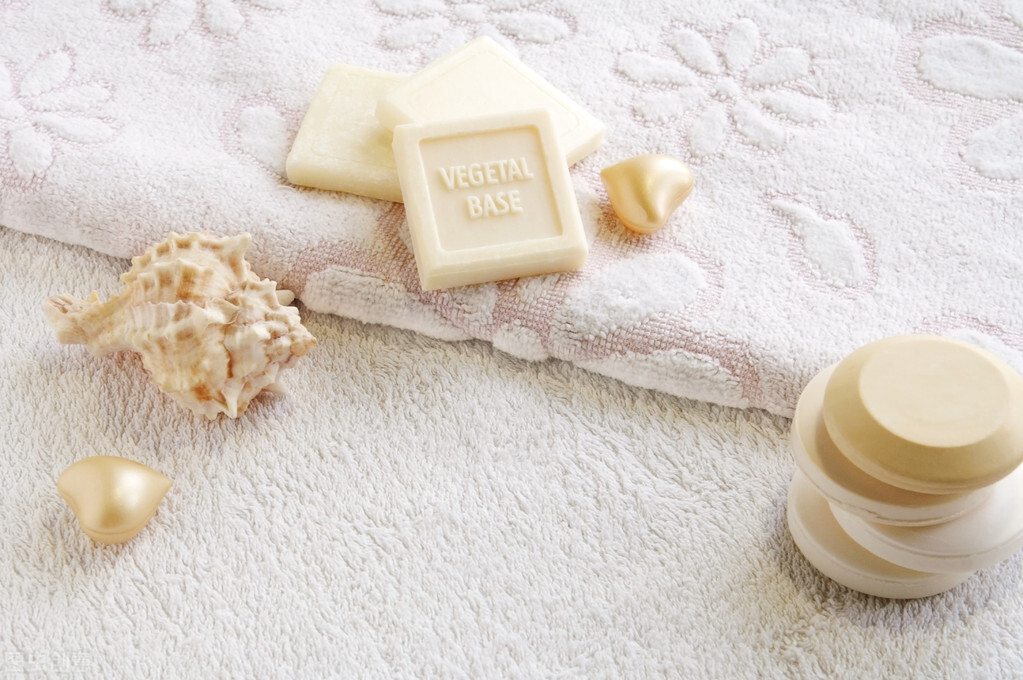 哪些方法可以深层清洁面部肌肤,用什么清洗脸部抗衰老最好