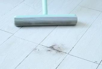 地板用什么拖把拖得比较干净,拖把轻轻拖几下地板就变干净了