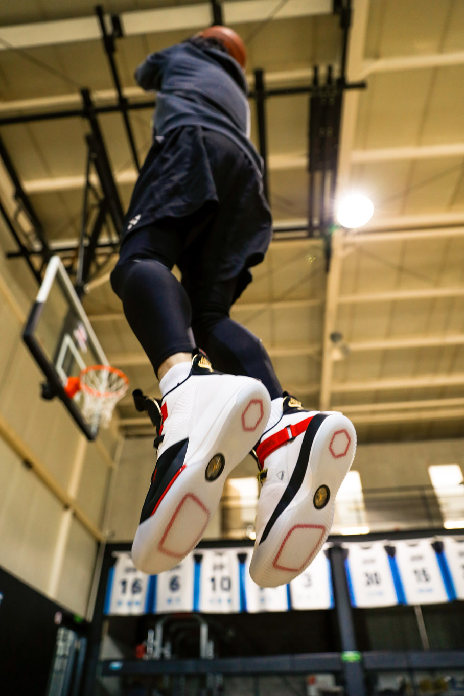 剖开中底寻真相，AJ33卡脚原因大揭秘