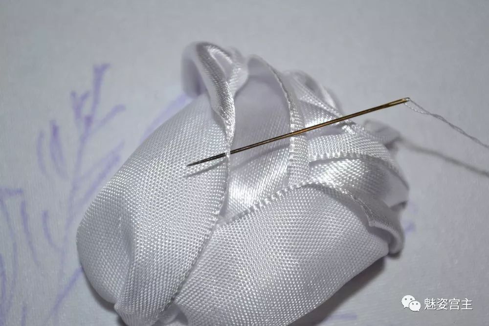 丝带绣盘结玫瑰花绣法图解,丝带绣图案教程牡丹