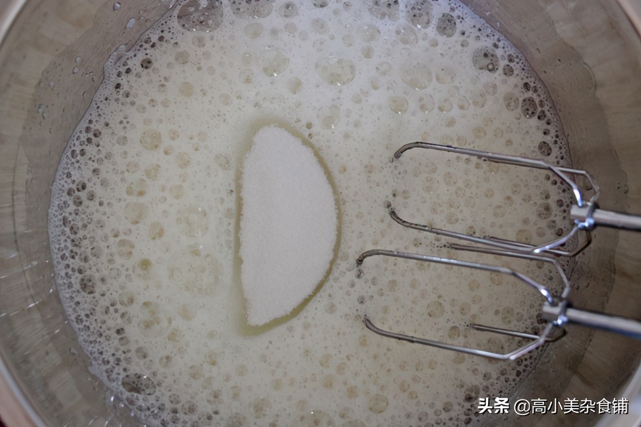 戚风蛋糕胚做奶油蛋糕的视频,水果奶油蛋糕的蛋糕胚