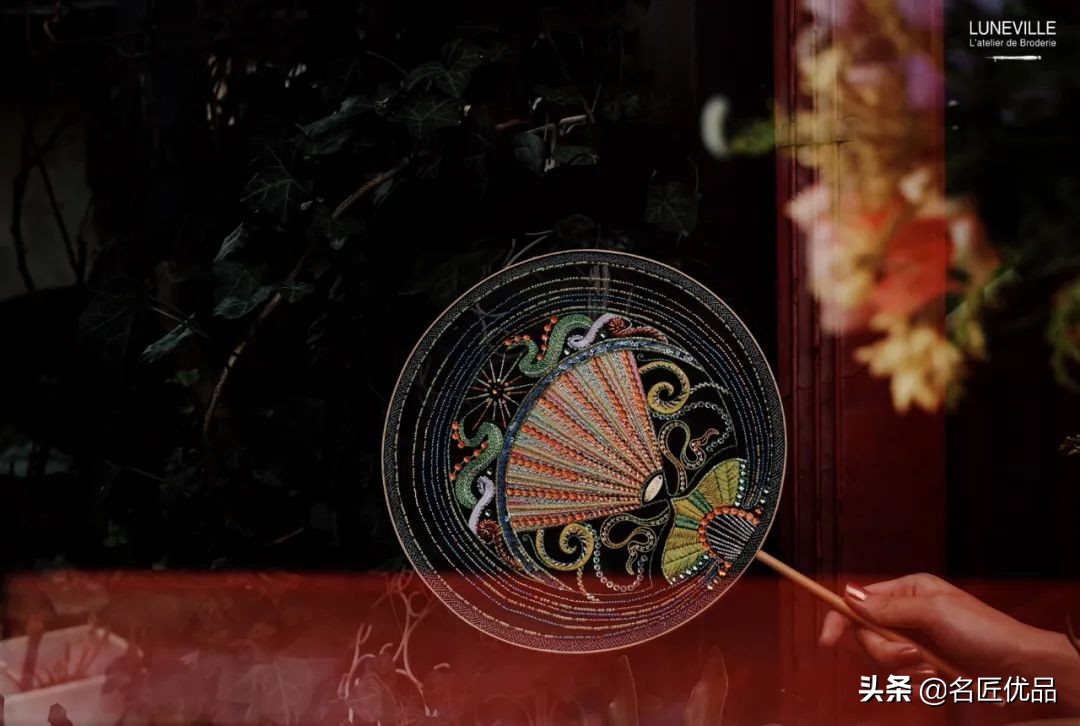 美到窒息！80后姑娘巧手征服刺绣界：奔驰，Prada争相和她合作