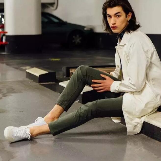 小白鞋发黄用什么可以擦掉,小白鞋发黄了找什么擦