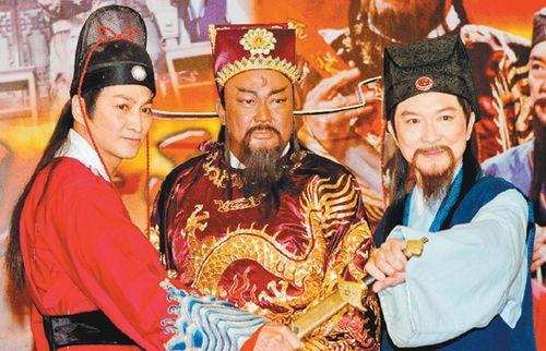 62岁香港明星，曾沦为扛尸工人，却在惠州开工厂暴富，身价过亿