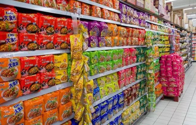 法国游客吃中国美食,法国人去中国吃泡面