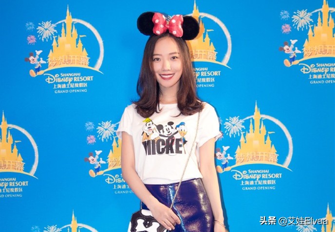 王珞丹美艳动人,王珞丹深v吊带长裙