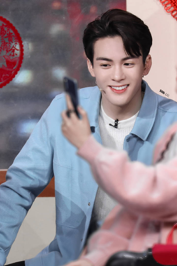 贾玲历年春晚回顾,贾玲春晚表情包动图