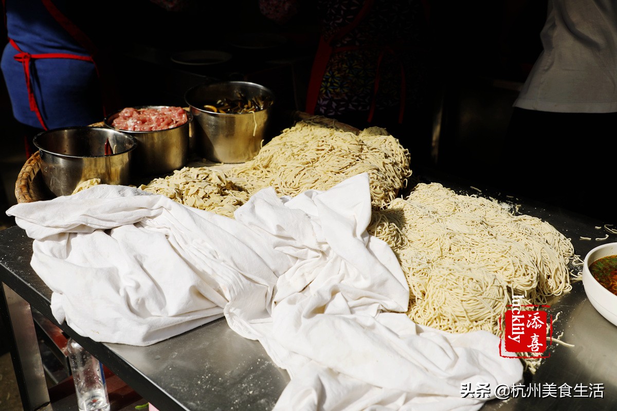 镇江美食三茅宫地锅鸡,镇江美食推荐锅盖面