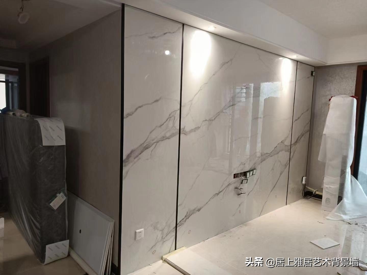 电视背景墙是岩板好还是大理石好,岩板电视背景墙价格多少钱一平米