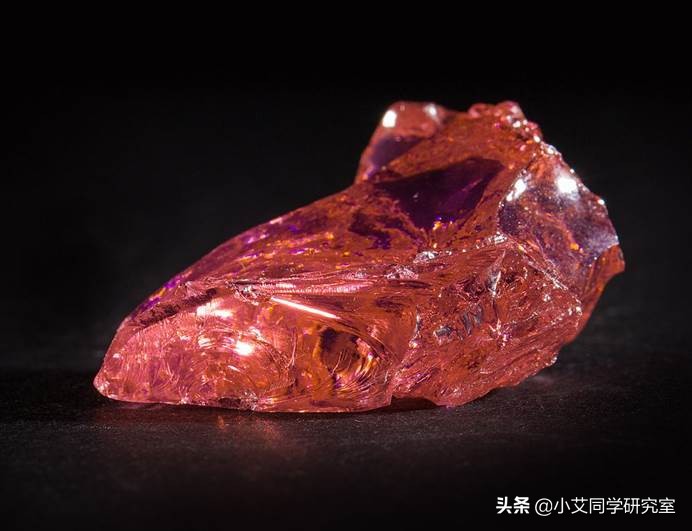 红宝石是什么档次的宝石,红色宝石价格低和高的区别在哪里